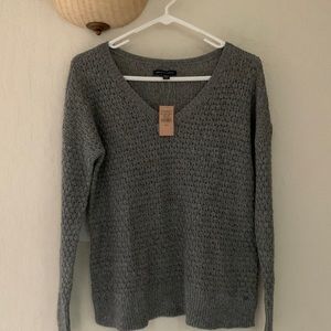 NWT American Eagle Outfitters. Women’s Grey Sweater.